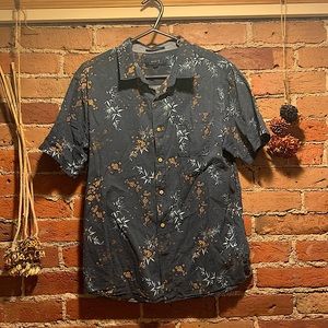 Roark- Men’s Medium Button-down pattern shirt